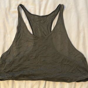 Lululemon cropped workout tank